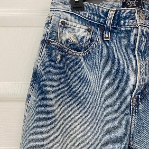 High Rise Mom Jean - Picture 3 of 4